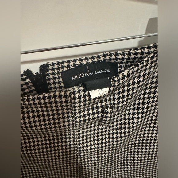 Moda International Pleated Houndstooth Print Skirt - Picture 4 of 5